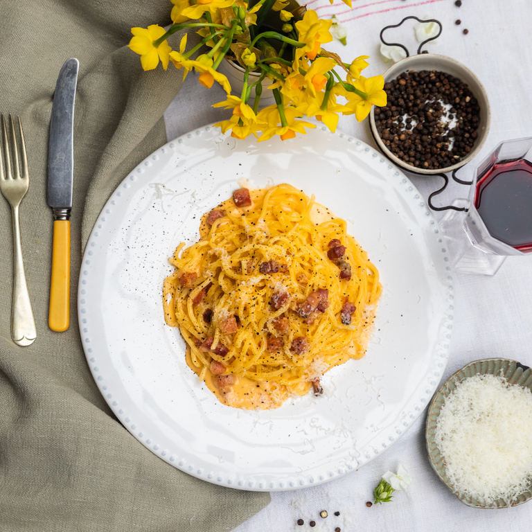 Spaghetti carbonara with pancetta tesa